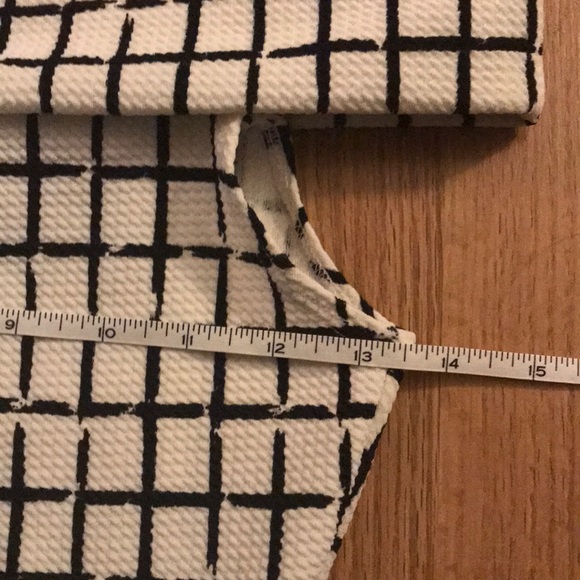 Nice black and white fitted dress size small. - Picture 3 of 6